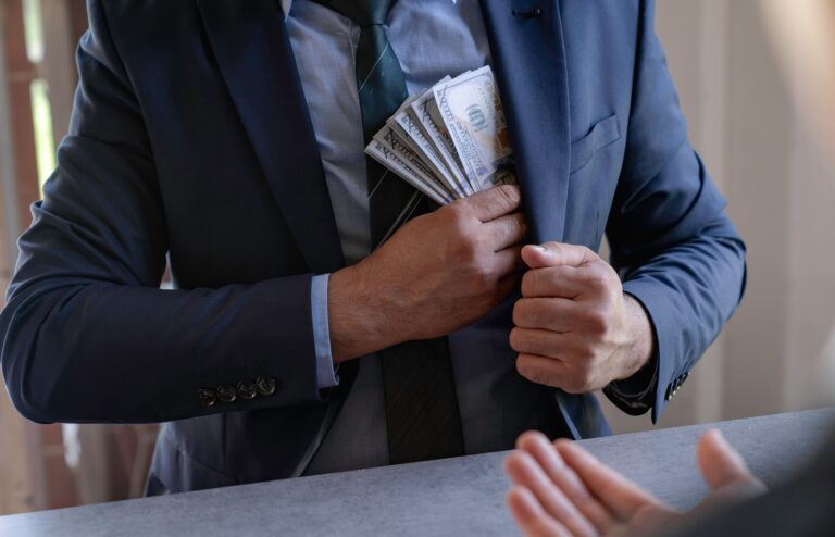 L&rsquo;iceberg de la corruption : du pot-de-vin à la capture d&rsquo;un Etat